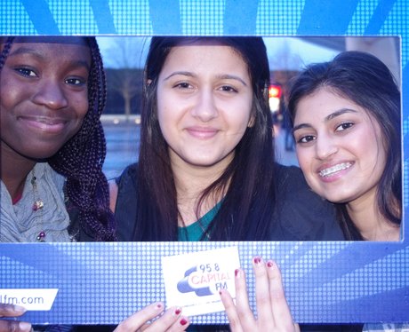 pictures of fans at Ne-Yo's gig at the O2