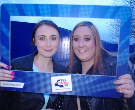 pictures of fans at Ne-Yo's gig at the O2