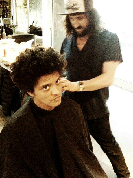 Bruno Mars gets his hair cut