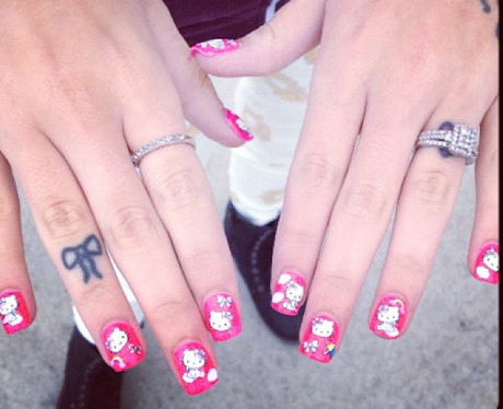 Cher Lloyd's nails