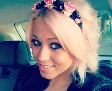 Amelia Lily takes a selfie