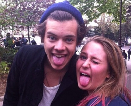 Harry Styles Pulls Silly Faces With Fans Out In Paris - Twitter ...