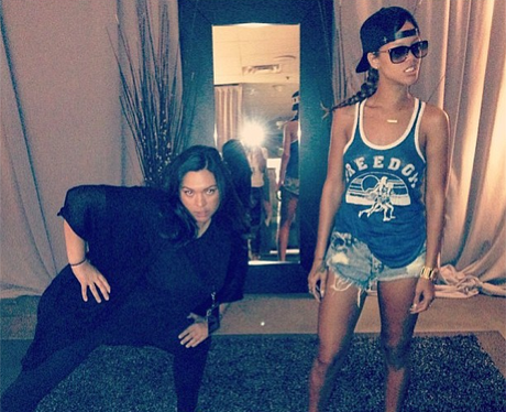 Rihanna photobomb