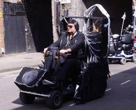 Robbie Williams and Dizzee Rascal film new video '