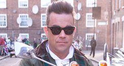 Robbie Williams and Dizzee Rascal film new video