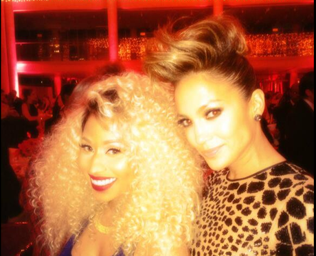Nicki Minaj and Jennifer Lopez hang out backstage at American Idol