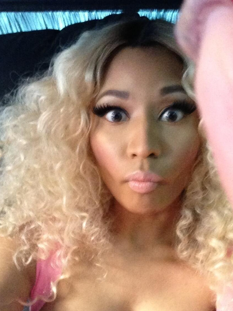 Nicki Minaj says hello to her Barbz ahead of American Idol