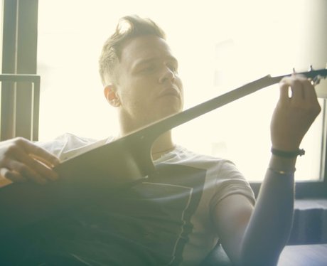 Olly Murs in his 'Dear Darlin' music video