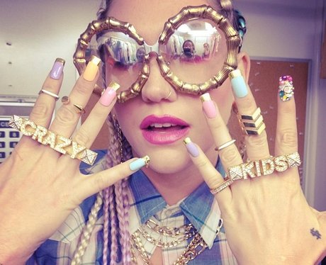 Ke$ha behind the scenes on her video
