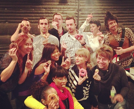 Taylor Swift shares some food with her touring crew