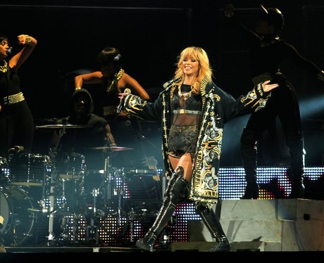 Rihanna performs on her Diamonds tour