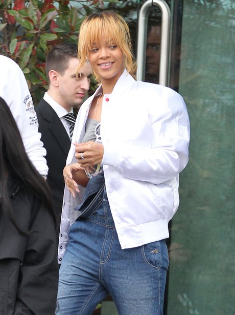 Rihanna wearing no make-up