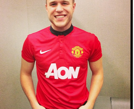 olly murs wearing a football shirt