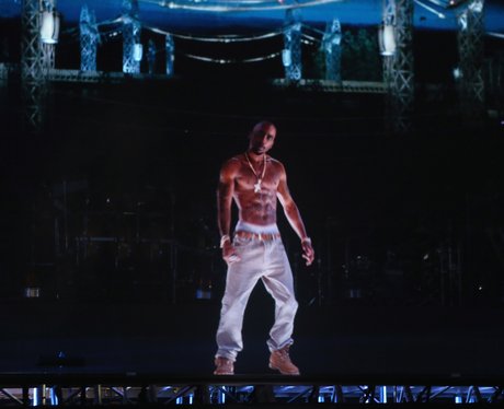 TuPac appears as a hologram at Coachella 2013