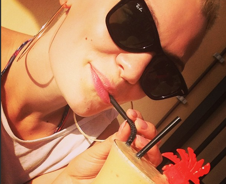 Jessie j wearing sunglasses