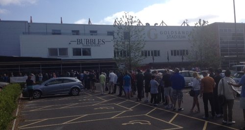 Real Madrid queue Bournemouth