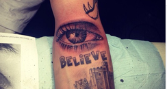 Justin Bieber shows off his new tattoo