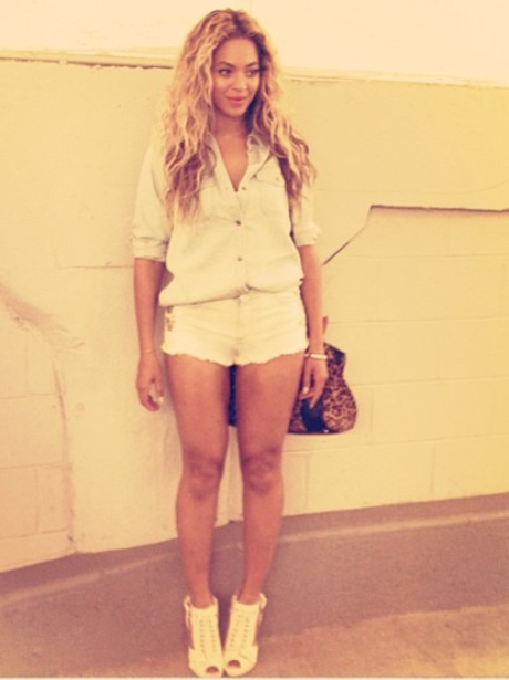 Beyonce poses for summer on Instagram