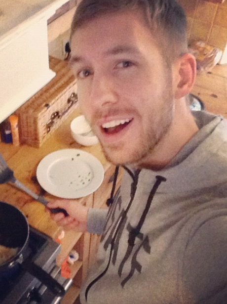 Calvin Harris reveals his cooking skills on Twitter