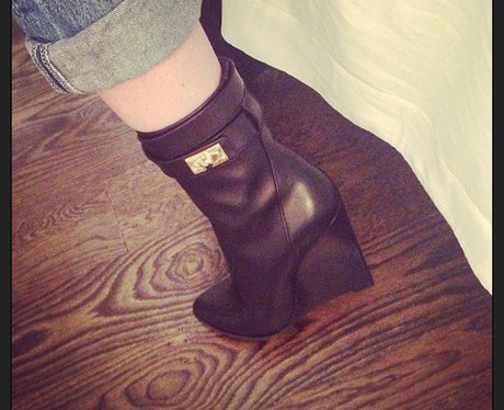 Iggy Azalea wearing new black boots