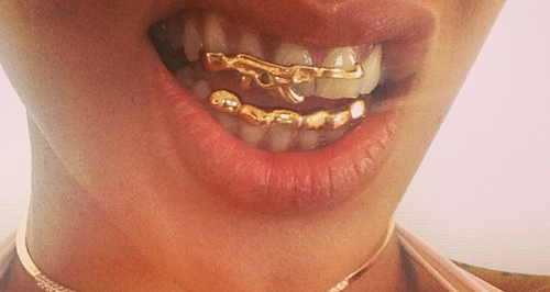 Rihanna wearing teeth grilz