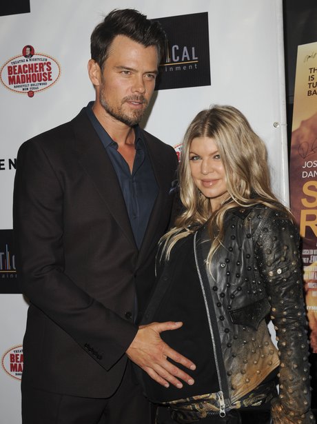Fergie shows off her baby bump