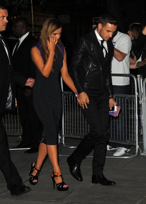 liam kissing sophia