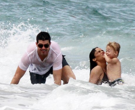 Robin Thicke on family holiday in the sea