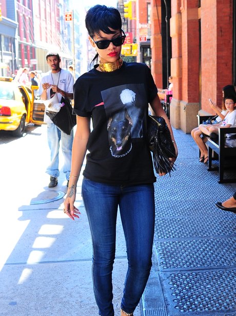 Rihanna wearing a gold necklace