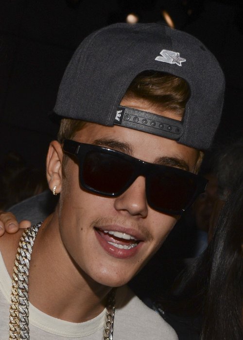 Justin Bieber Returns To Former Longer Hairstyle At New York Fashion