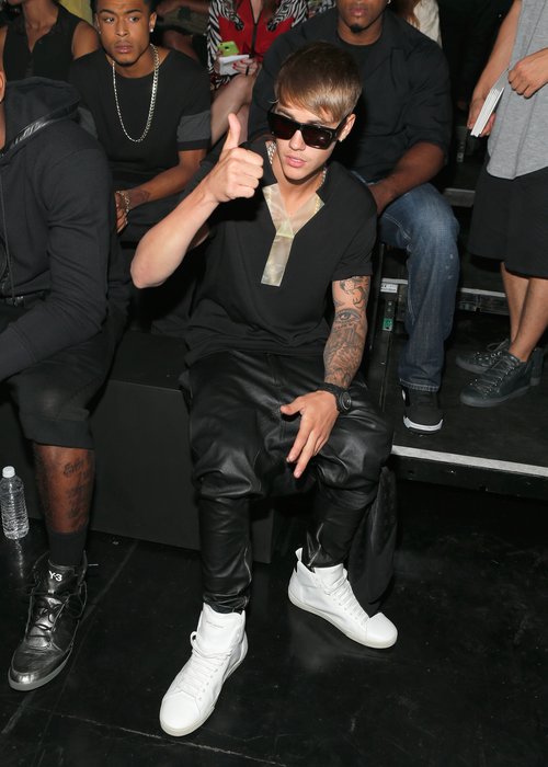 Justin Bieber Falls Victim To Most Common Men's Fashion Mistake