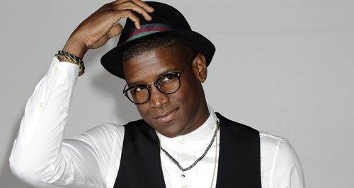 Labrinth with glasses