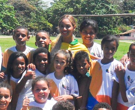 Beyonce with Brazilian children in Rio