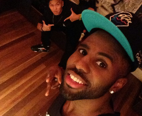 Jason Derulo Photobomb