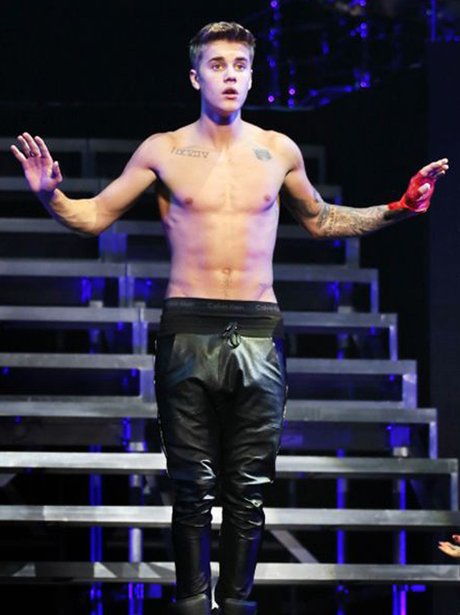 Justin Bieber Goes Topless On Stage During 'Believe' Tour In China ...