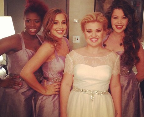 Kelly Clarkson in a wedding dress on The View