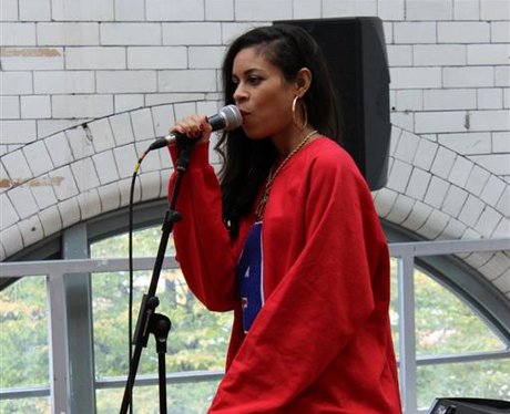 AlunaGeorge live at Capital