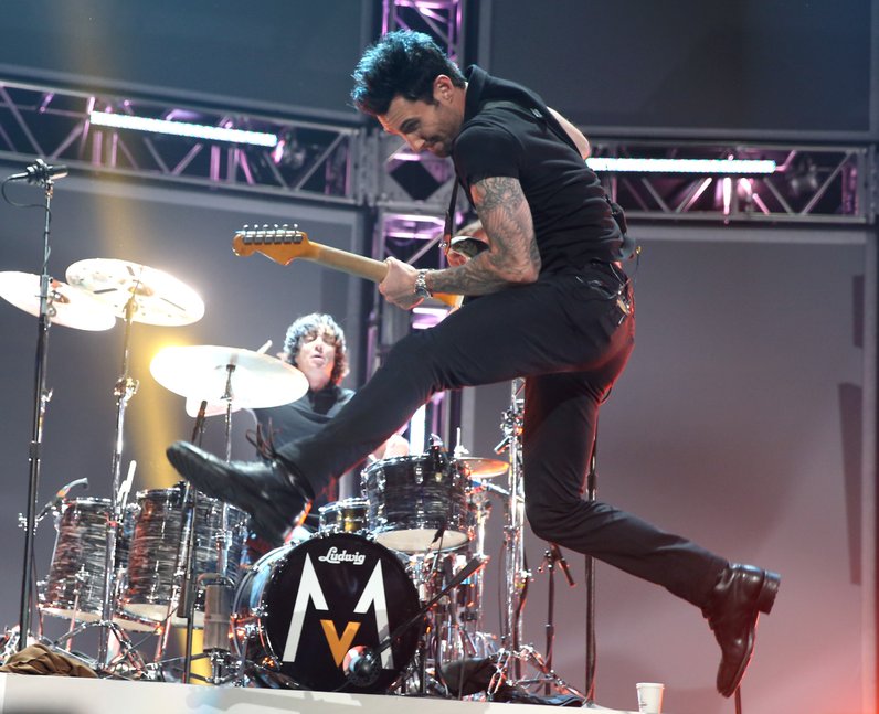 maroon 5 jumping