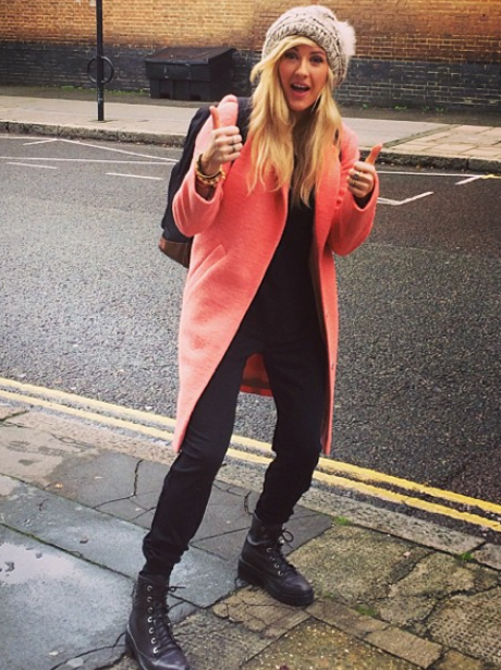 Ellie Goulding thumbs up