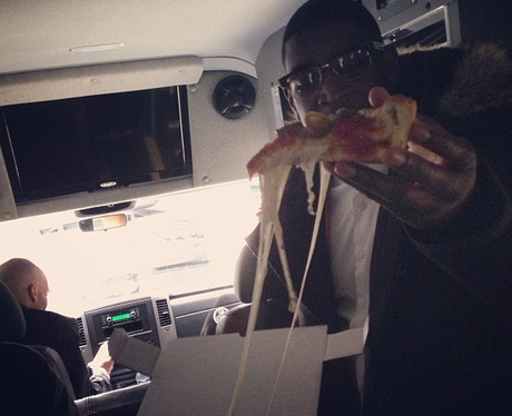 Labrinth eating pizza
