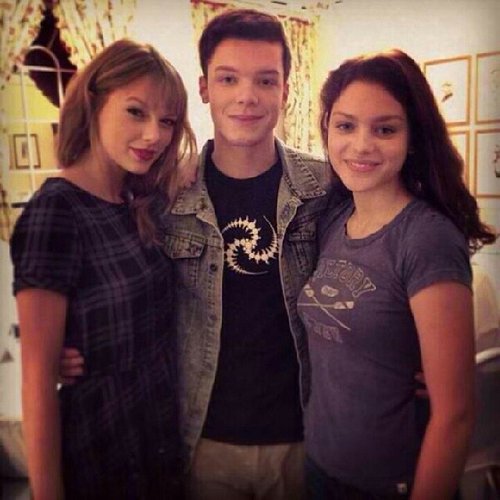 Taylor Swift Pictured With Cast On The Set Of New Movie The Giver - Capital