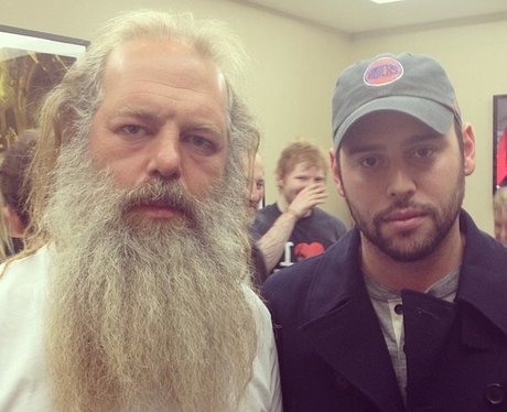 ed sheeran photobombs scooter braun and rick rubin