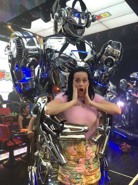 Katy Perry with a robot on Twitter
