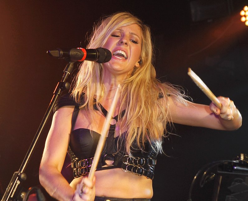 Ellie Goulding on stage