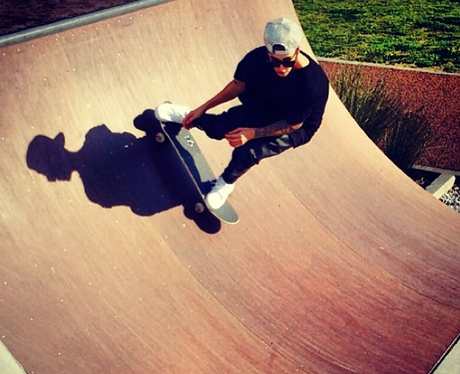 Justin Bieber Skateboarding