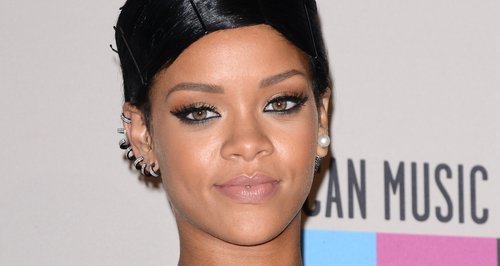 Rihanna American Music Awards 2013 Red Carpe