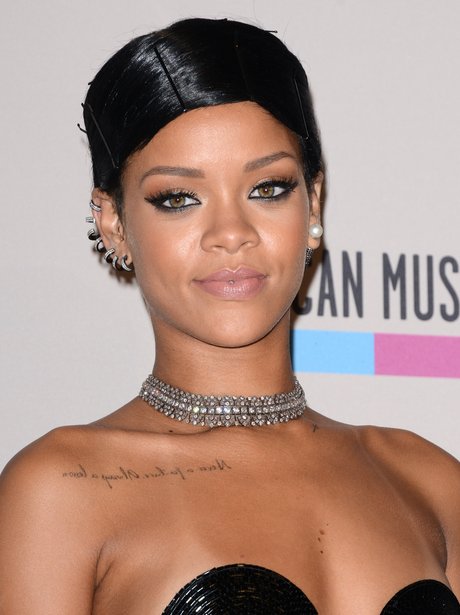 Rihanna American Music Awards 2013 Red Carpe