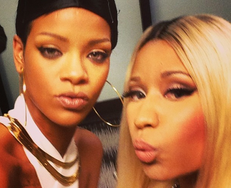 Rihanna and Nicki Minaj pose together