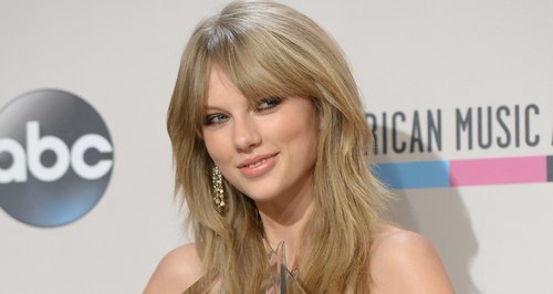 Taylor Swift At The American Music Awards 2013