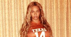 Beyonce shows off her abs